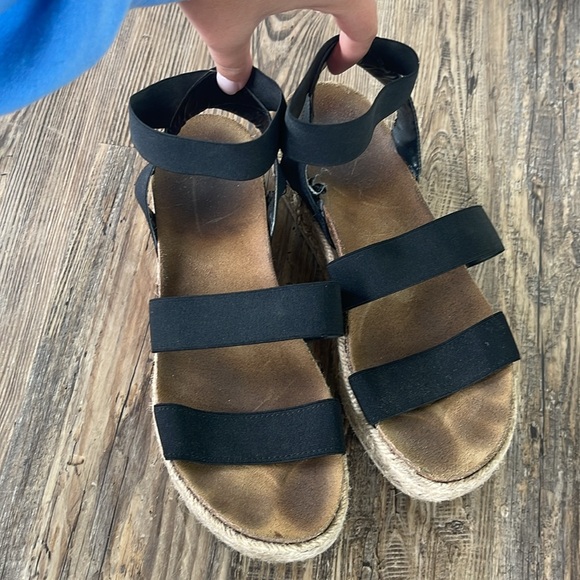 Steve Madden platform sandals - Picture 2 of 2